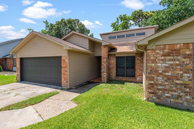 Building Photo - 14910 Grassington Dr