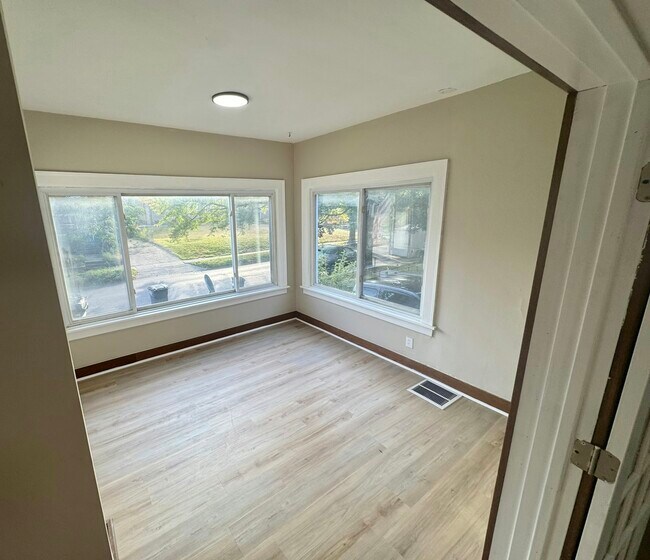 Building Photo - 3901 Berkeley Dr