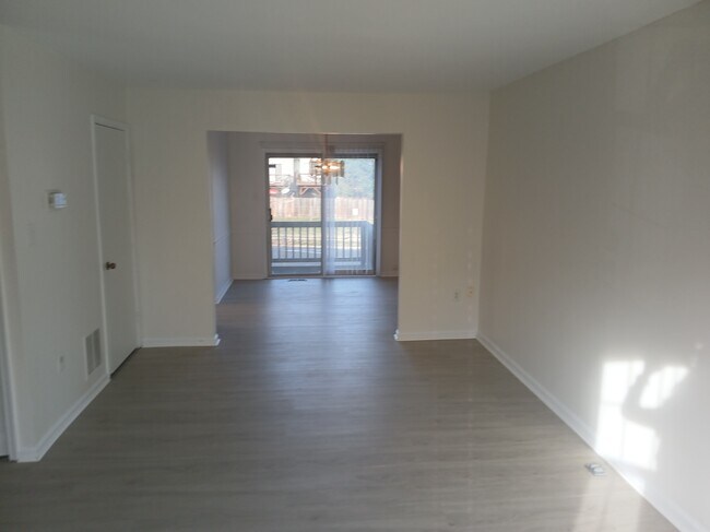 Building Photo - 103 Joyceton Terrace