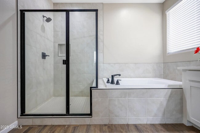 Building Photo - 11049 W Hadley St