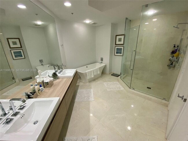 Building Photo - 17301 Biscayne Blvd