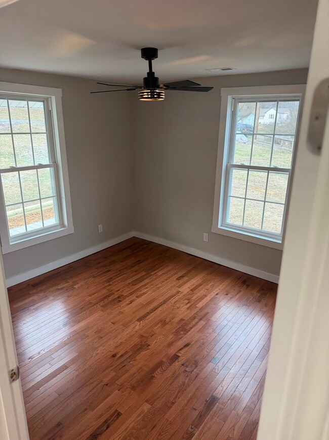 Building Photo - 520 Virginia Ave