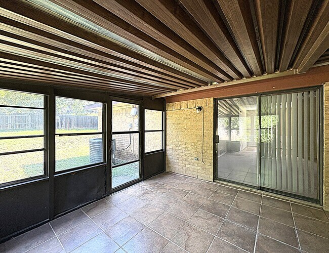 Building Photo - 2309 Whitney Dr