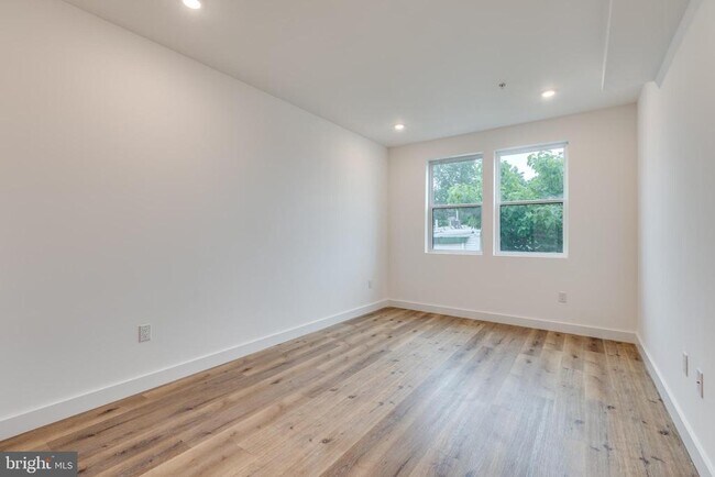 Building Photo - 2360 N 6th St
