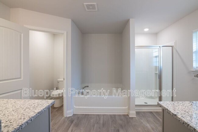 Building Photo - 281 Union Dr