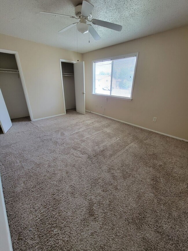 Building Photo - College Station - 2 bedroom / 1.5 bath Fou...