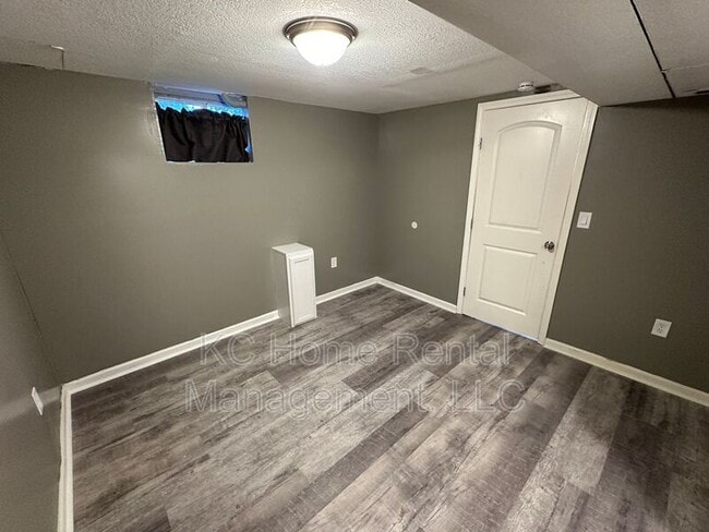 Building Photo - 800 S Willow Dr
