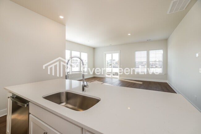 Building Photo - 131 Bloomsbury St