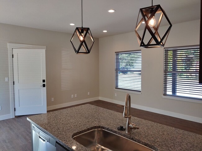 Building Photo - Downtown Sandpoint - New Custom Home!