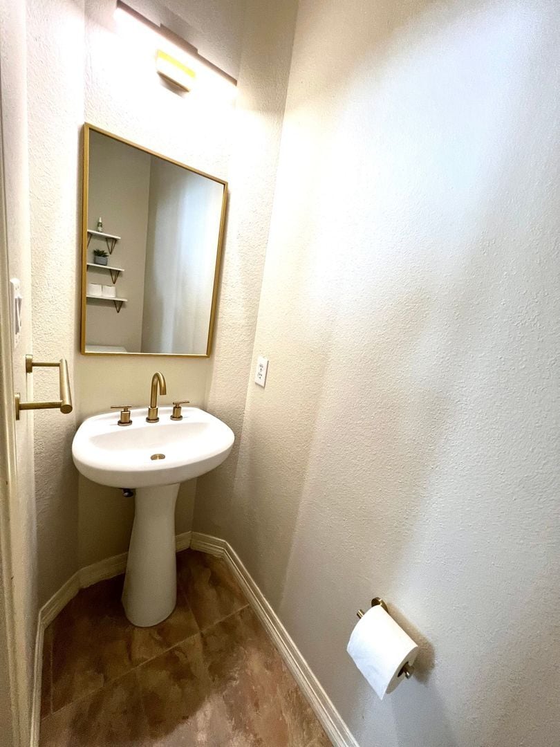 Building Photo - 5457 Fairdale Ln