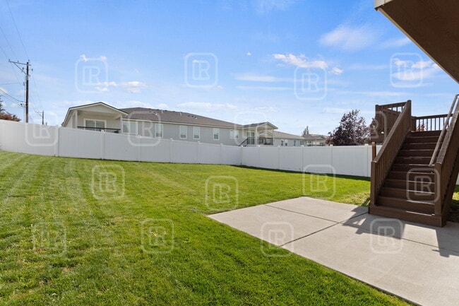 Building Photo - 1526 N Coach Dr
