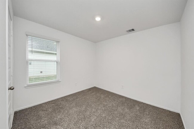 Building Photo - 1302 Redbud Ln
