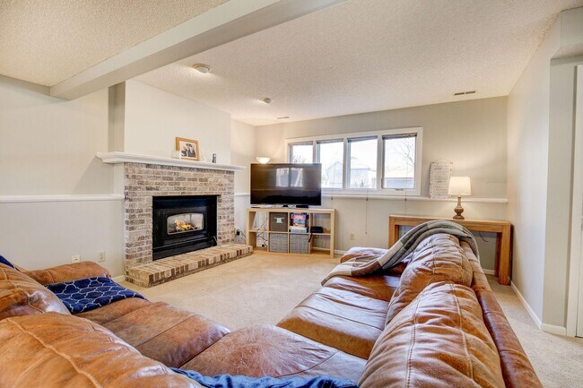 Building Photo - 1153 Fernwood Ct