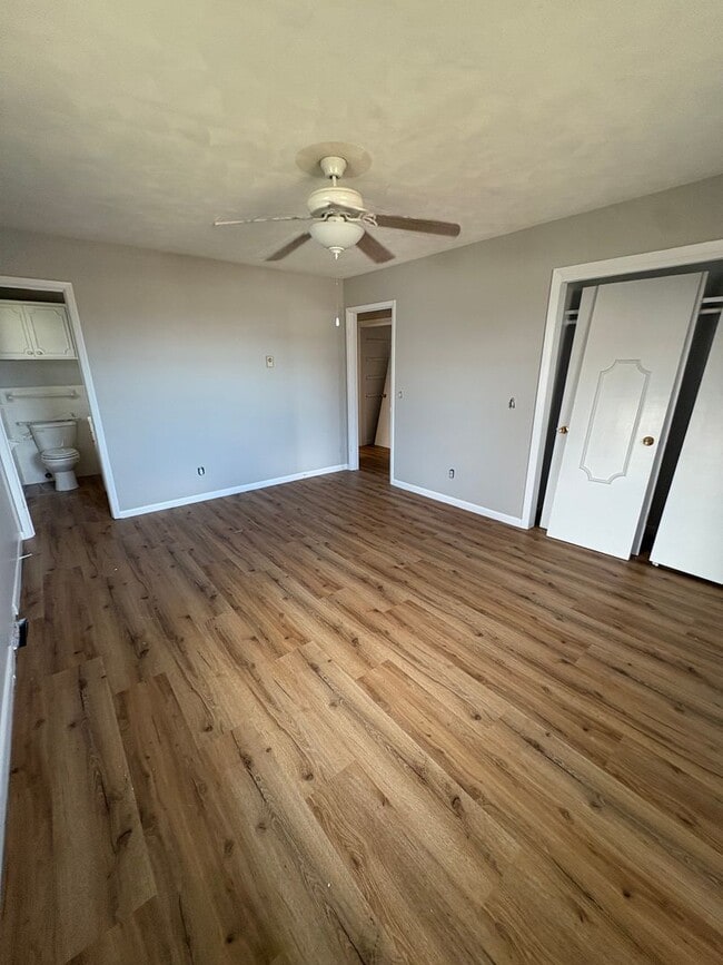 Building Photo - 1303 E Division St