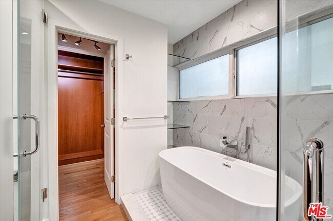 Building Photo - 5400 W 82nd St