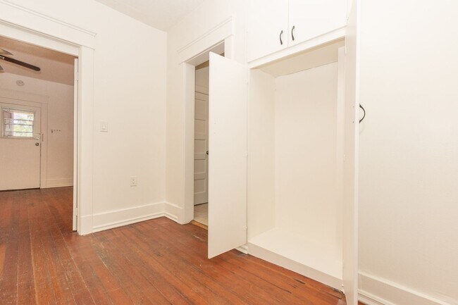 Building Photo - Charming 1-Bed/1-Bath Unit One Block from the Heart of Barrio Logan! $1000 DEPOSIT!