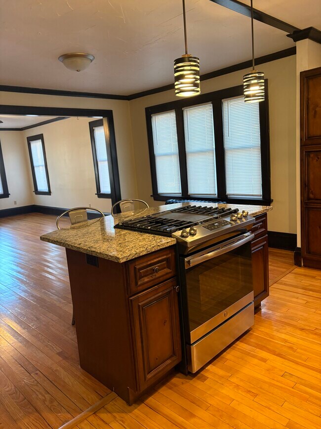 Building Photo - 1630 Hague Ave