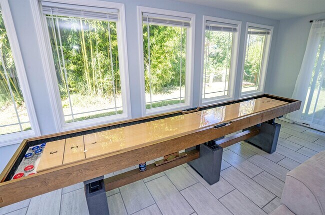 Building Photo - SHORT TERM LEASES! 1-6 months - 3-Bedroom ...