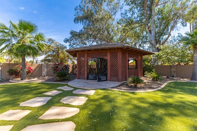 Building Photo - STUNNING. MODERN LUXURY OASIS In Scottsdale- 4 Bed/3 Bath plus Casita