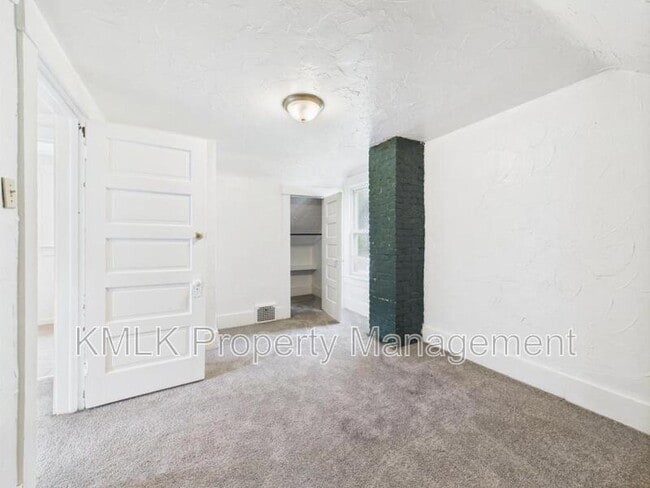 Building Photo - 529 Gage St