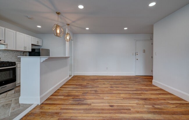 Building Photo - 43 Cottage St