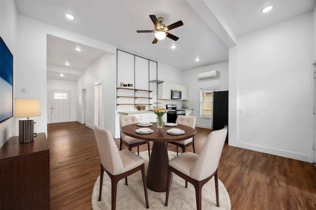 Building Photo - 2214 Stevens St