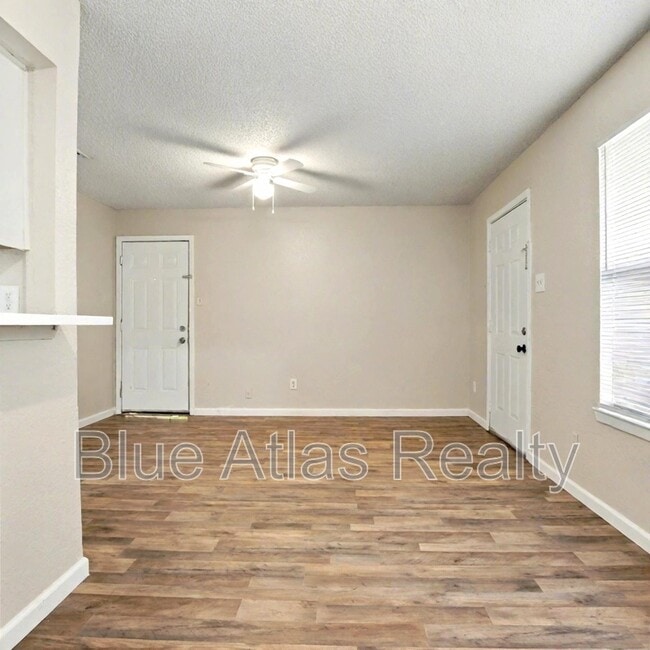 Building Photo - 5519 Wellesley Ave