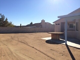 Building Photo - 4 BEDROOM HOME WITH VIEWS, NEAR WAALEW IN SYCAMORE ROCKS AREA OF APPLE VALLEY.