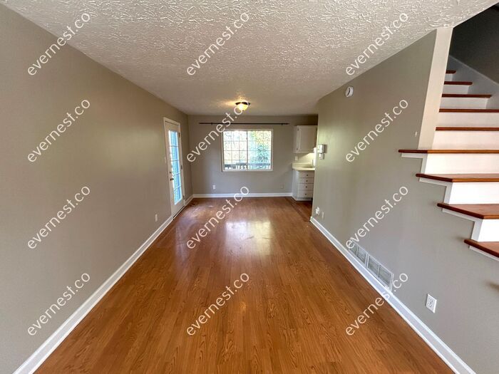 Building Photo - 2771 Skyland Dr NE