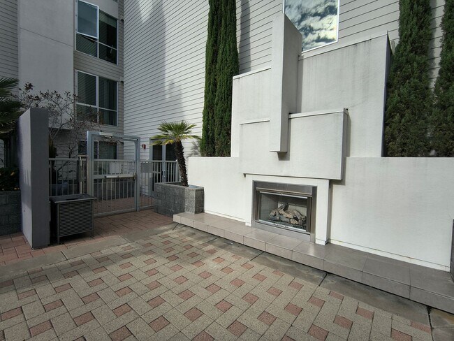Building Photo - $500 MOVE IN SPECIAL!!! LUXURY 2 BEDROOM CONDO IN DOWNTOWN WALNUT CREEK, CA!