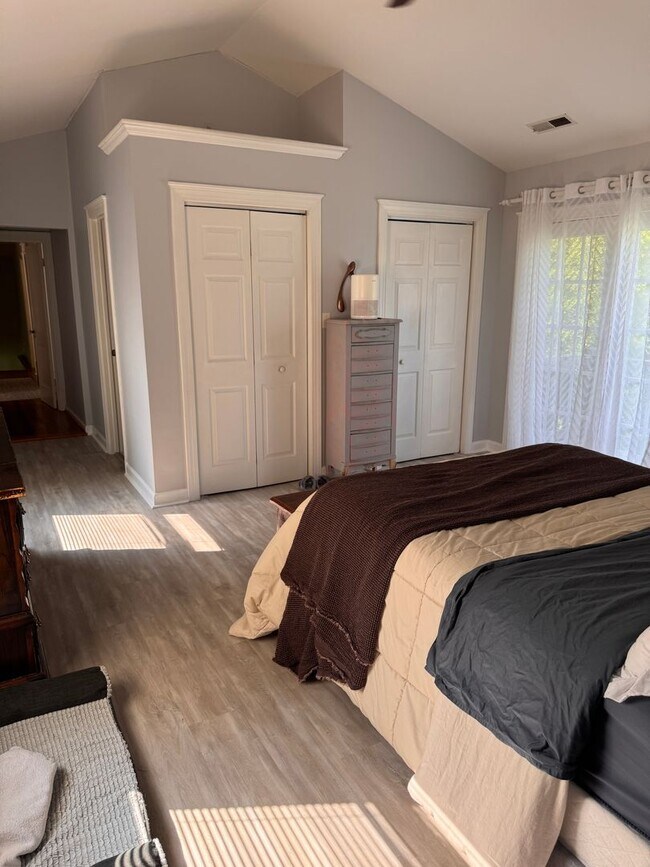 Building Photo - 4 Bedroom || 3 Bathroom Home on 2 Acres