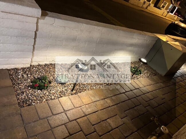 Building Photo - 2929 E Broadway Rd