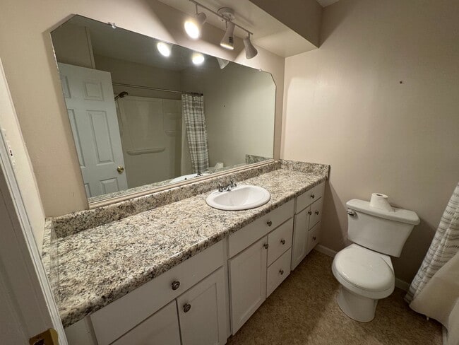 Building Photo - Nice 3/2 House in Lindale- $1,495