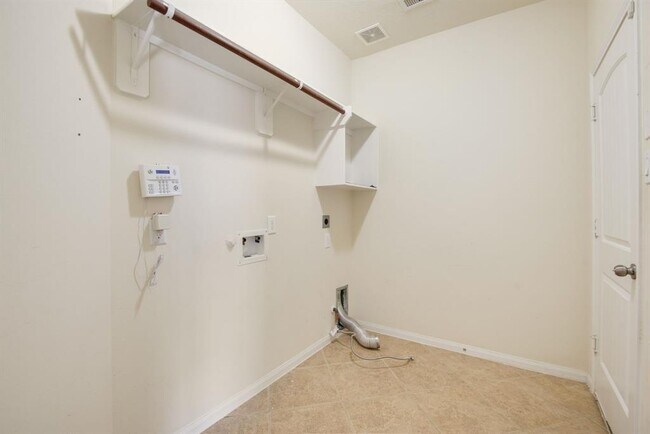 Building Photo - 24922 Clover Ranch Dr