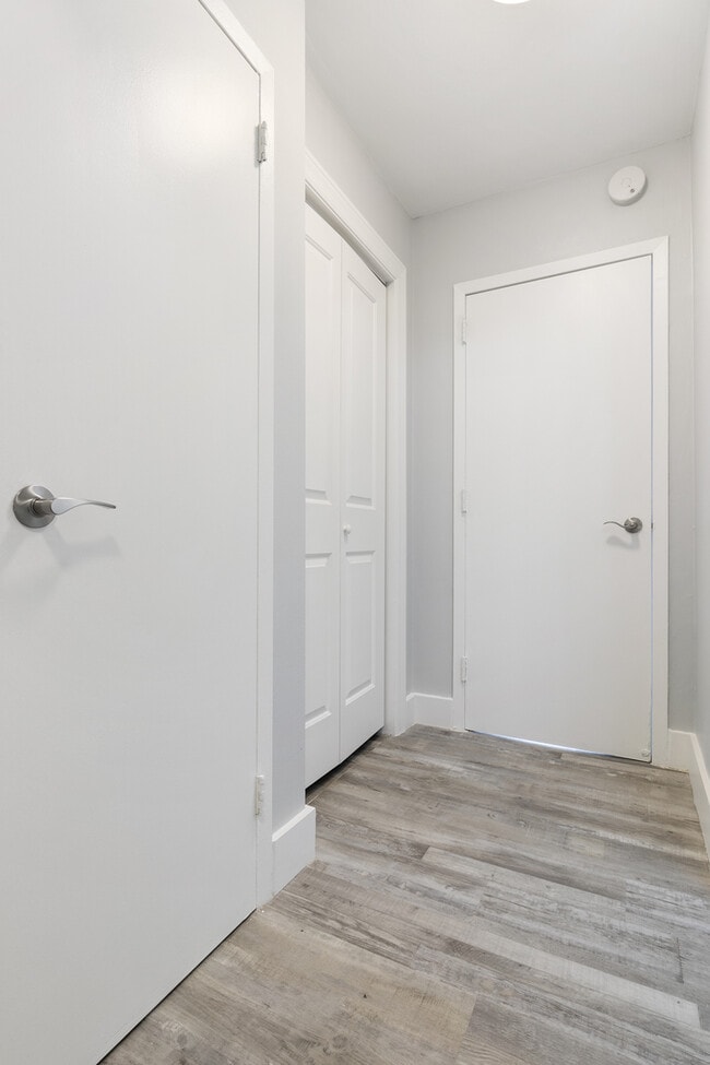 Building Photo - 5858 N Sheridan Rd