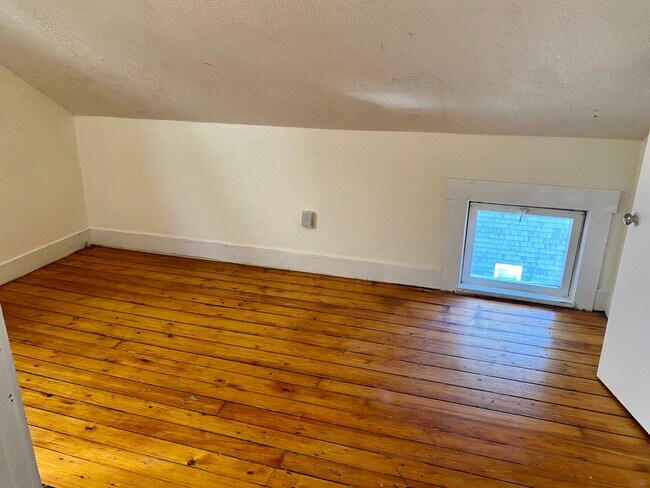 Building Photo - 118 Seabury St