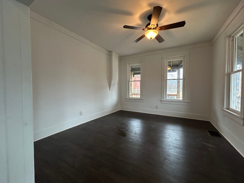 Living Room - 1668 Memorial Ave