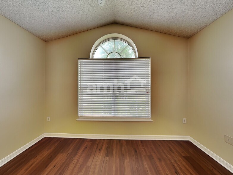 Building Photo - 7187 Rutland Ct
