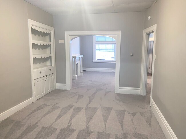 Building Photo - 3 Bed 1 Bath Home in the Marshall-Shadelan...