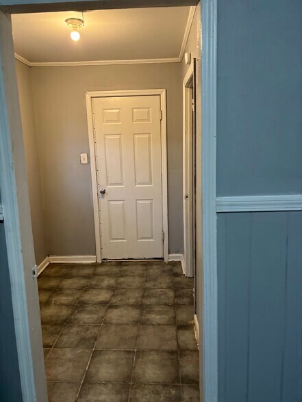 Building Photo - 703 Cecelia Ave