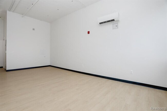 Building Photo - 411 Piquette Ave