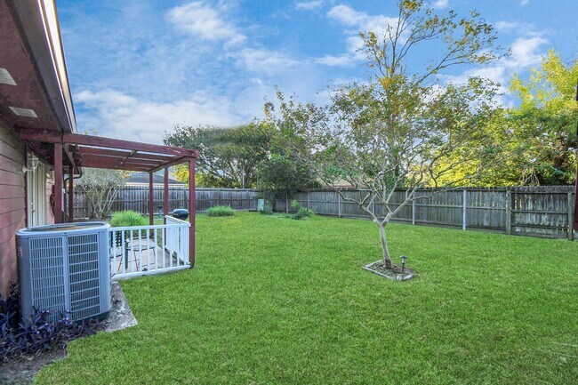 Building Photo - 403 Westwood Dr