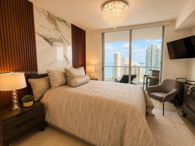 Building Photo - 300 S Biscayne Blvd