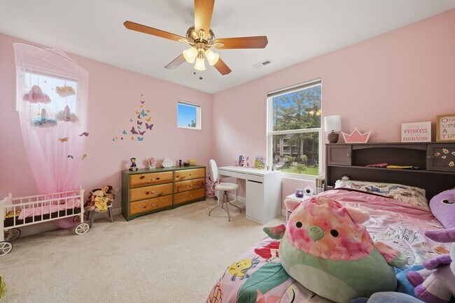 Building Photo - 431 Shorewood Pl