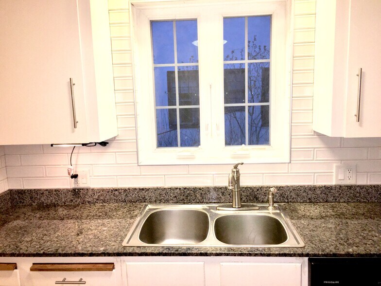 Building Photo - 3452 Lynnfield Rd