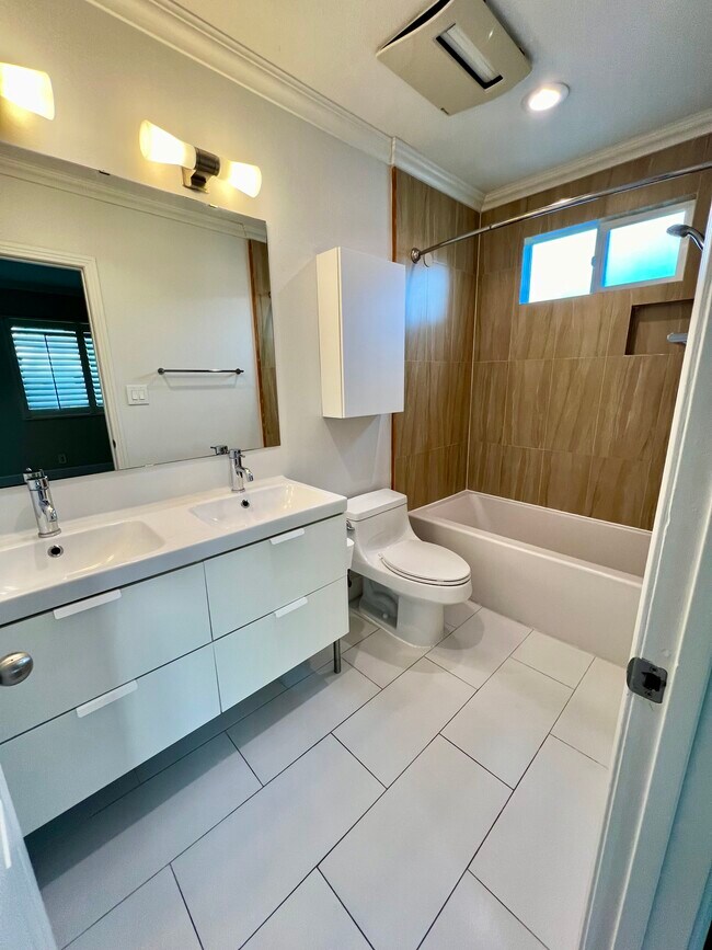 Master Bath - 4114 Albright Ave