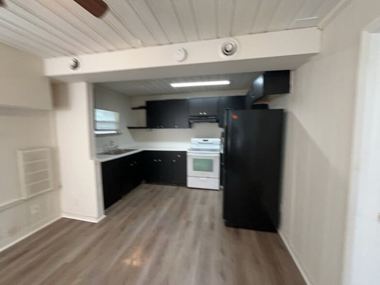 Building Photo - 1409 S Westmoreland Dr