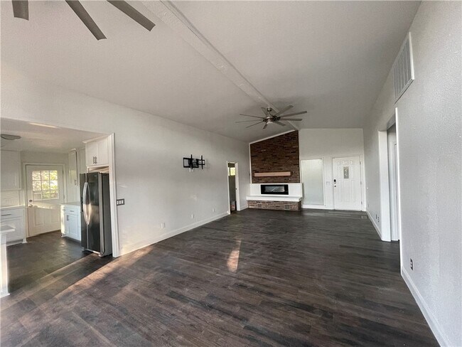 Building Photo - 42 Hope Dr