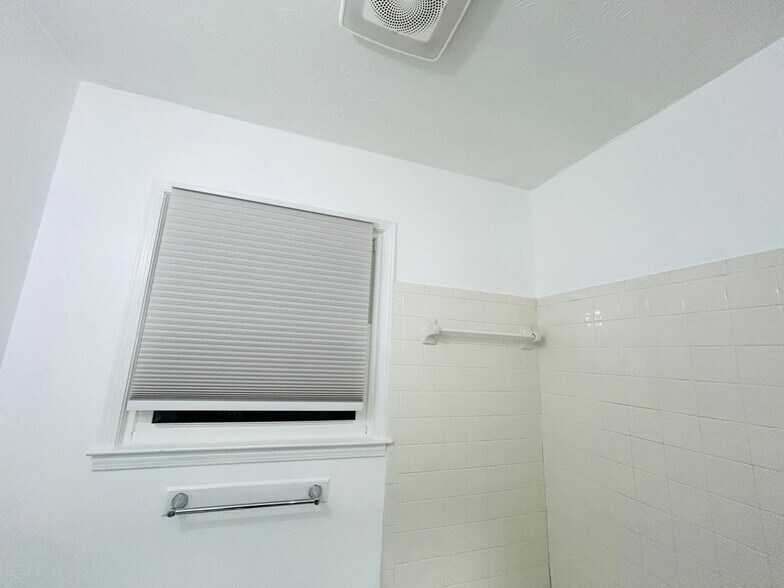 Building Photo - 2664 Abington Dr SW