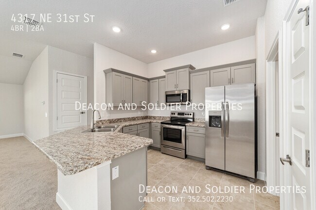 Building Photo - 4317 NE 31st St